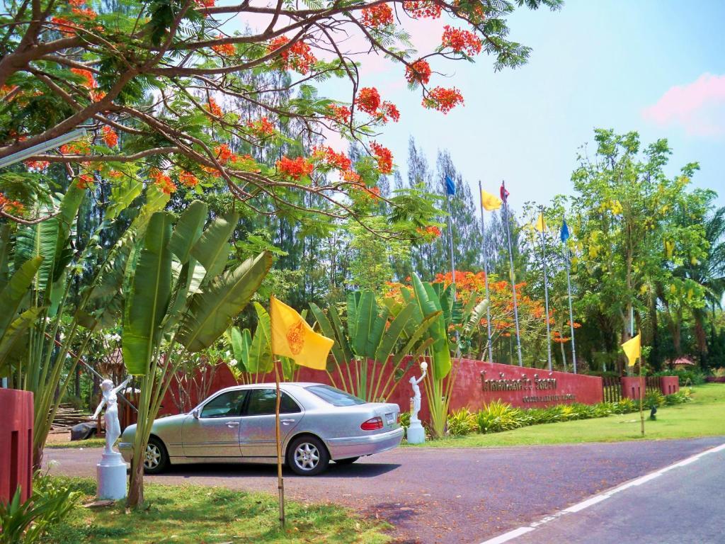 Golden Lake View Boutique Resort Kanchanaburi Exterior foto
